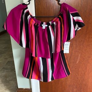 Can be worn off the shoulder or on. Great look for dressy or casual!